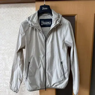 Herno 후드 부착 나일론 자켓 라이트 그레이