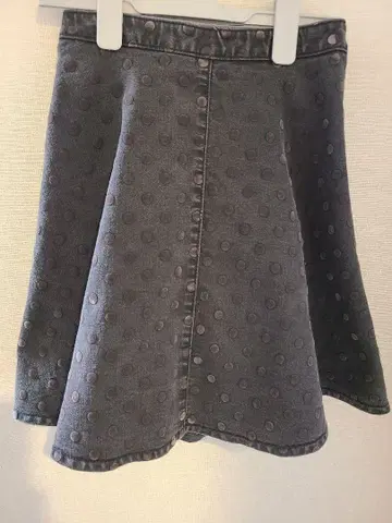 그레이 도트 무늬 데님 플레어 스커트