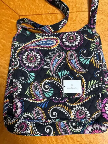 Vera Bradley 페이즐리 무늬 숄더백 해외 구매
