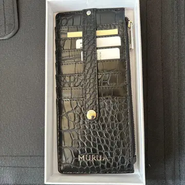 MURUA (무루아)의 악어 엠보싱 롱 지갑입니다.