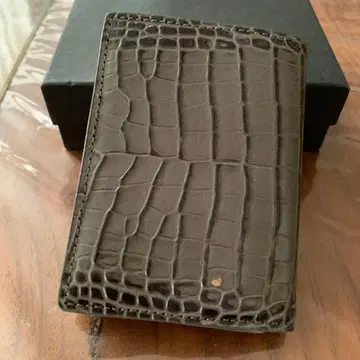 다크 그레이 크로커다일 패턴 가죽 3단 폴더형 지갑 박스 포함