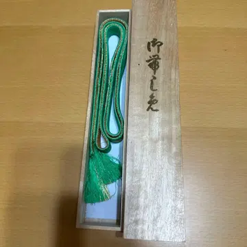 그린과 금색 술 장식 허리띠 나무 상자형