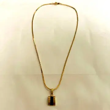 골드 컬러 목걸이