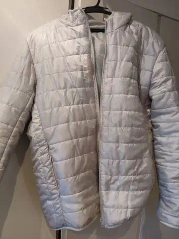 화이트 퀼팅 다운 자켓 후드 부착