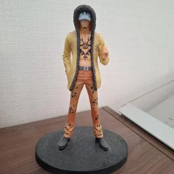 트라팔가 로 피규어