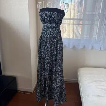 스트랩리스 플레어 원피스 블랙과 화이트 무늬