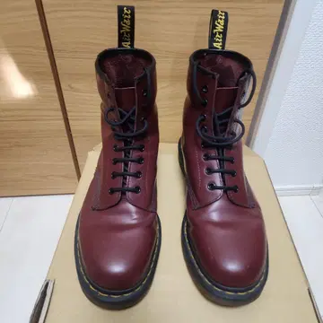 닥터마틴 8홀 부츠