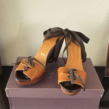 Durbuy 사보 가죽 샌들 레이스업