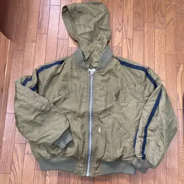 올리브 그린 후드 부착 나일론 자켓