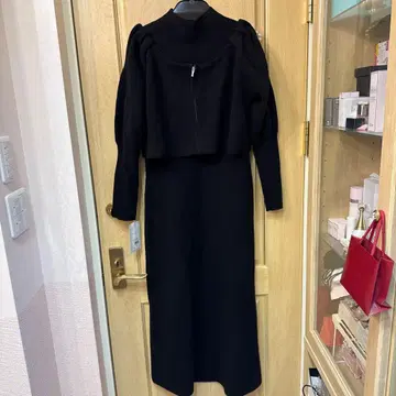 새상품 택 포함 셀포드 퍼프 슬리브 셋업 원피스 (블랙)