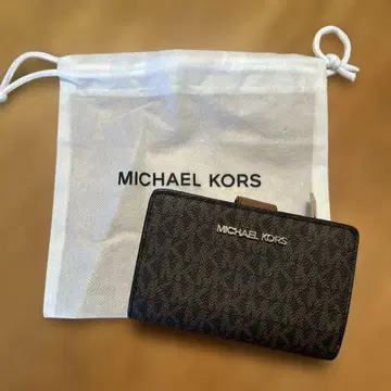 MICHAEL KORS 이단 접이식 지갑 다크 브라운