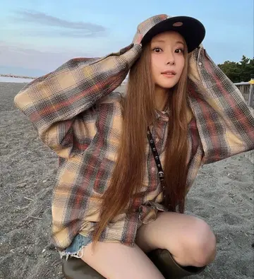 시게모리 사토미 착용 뉴에라 체크 무늬 오버 사이즈 셔츠