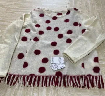 아이보리와 버건디 도트 니트