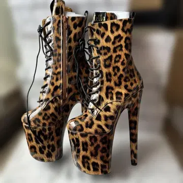 헤라힐 레오파드 무늬 하이힐 부츠
