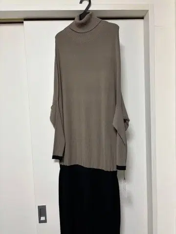 CLOVE 터틀넥 롱 니트 원피스