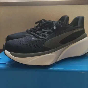 TIGORA 러닝화 블랙/화이트