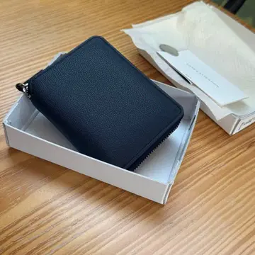 ERA. BUBBLE CALF ROUND PALM WALLET 네이비