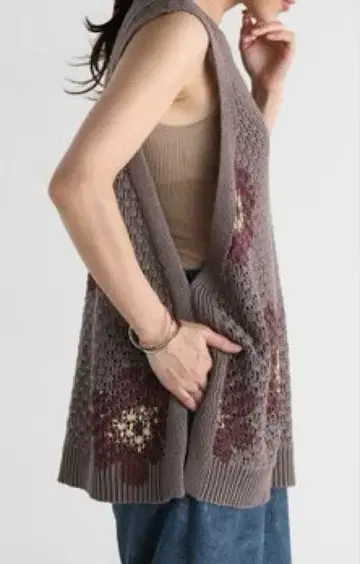 택 포함 미사용 새상품 ample 꽃무늬 니트 베스트 그레이 슬리브리스