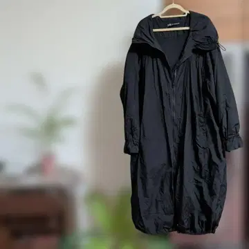 ZARA 블랙 나일론? 롱 코트 후드 부착