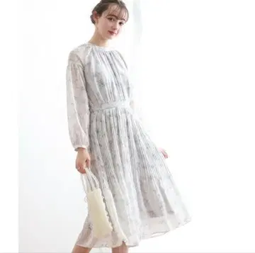 쿠튀르 브로치 꽃무늬 롱 드레스 벌룬 슬리브