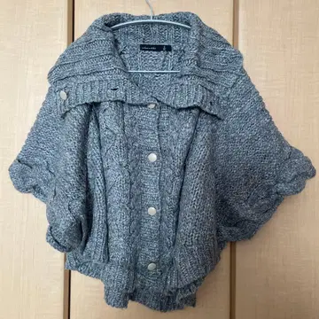 2회 착용 아즈노우아즈오오라카 그레이 니트 판초 케이프 코트