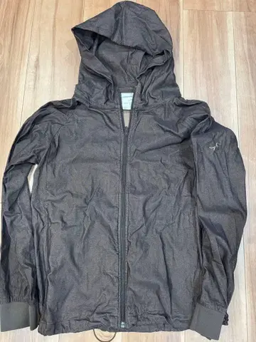 콜앤드레스폰스 후드티