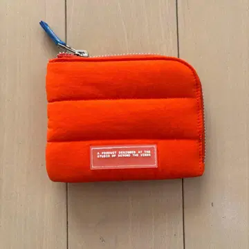 BEYOND THE VINES 지갑