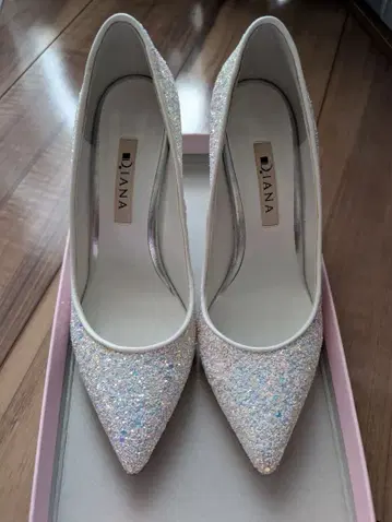 DIANA 화이트 글리터 하이힐 23cm 7cm 힐