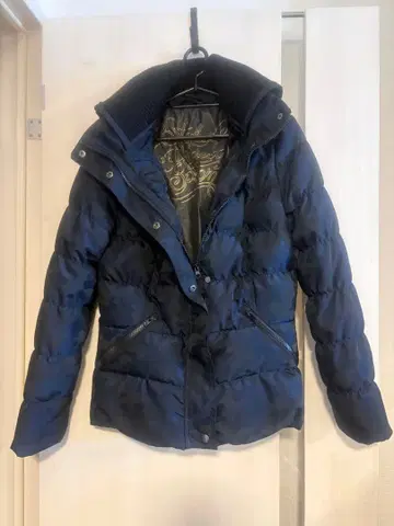 SPOOM 카모플라쥬 다운 자켓 36 네이비 블랙 카모플라쥬