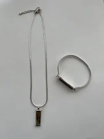 목걸이와 팔찌 세트