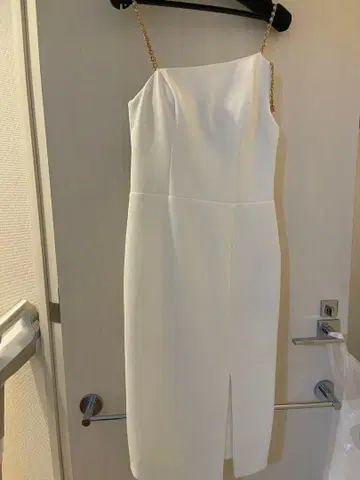 화이트 슬립 드레스 체인 스트랩