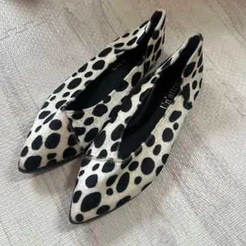 Un'attrice 레오파드 무늬 플랫슈즈