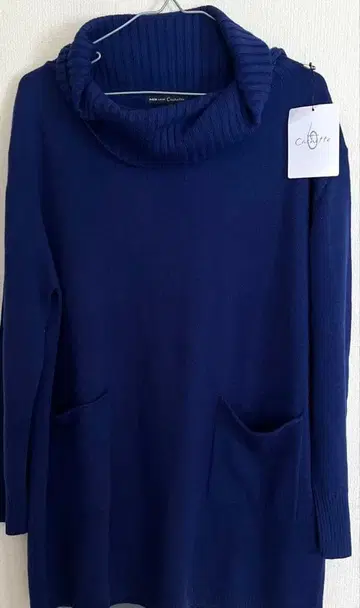 Cachette 네이비 하이넥 스웨터