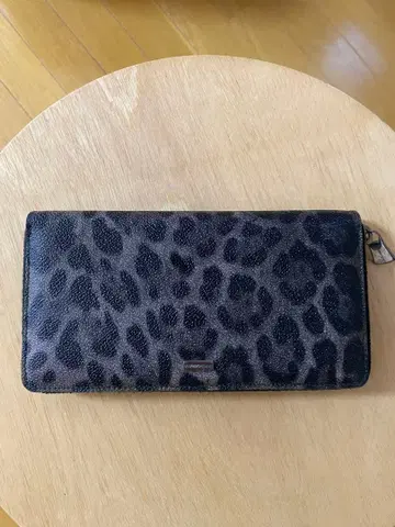 D & G 레오파드 무늬 장지갑