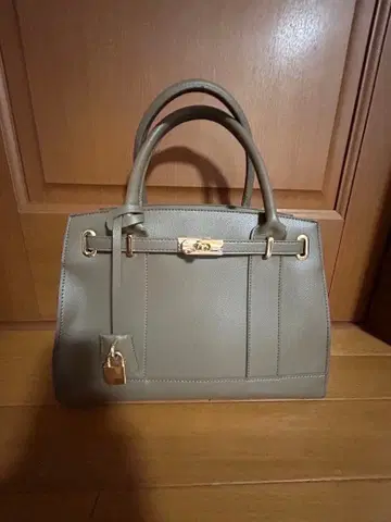 TONAL 그레이 핸드백 숄더 스트랩 포함