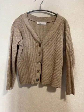 [새상품급] Noble V넥 가디건 베이지