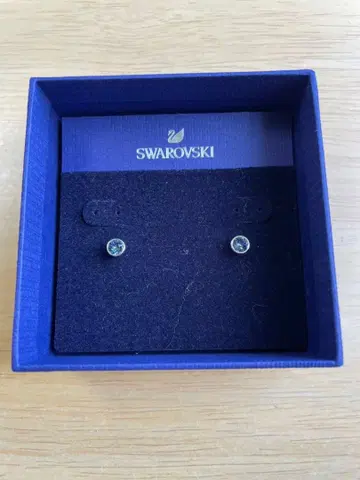 Swarovski 크리스탈 스터드 귀걸이