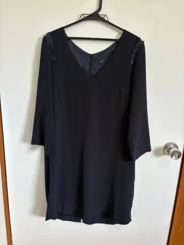 네이비 V넥 7부 소매 원피스