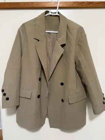 베이지 테일러드 자켓 더블 버튼