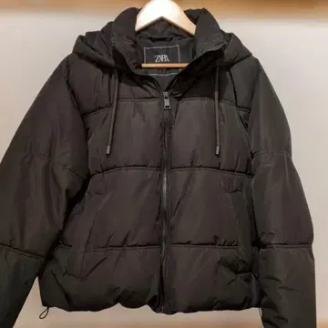 ZARA 블랙 다운 자켓 후드 부착