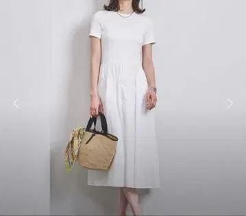 새상품급 UNITED ARROWS V넥 핏앤플레어 타프타 원피스 36