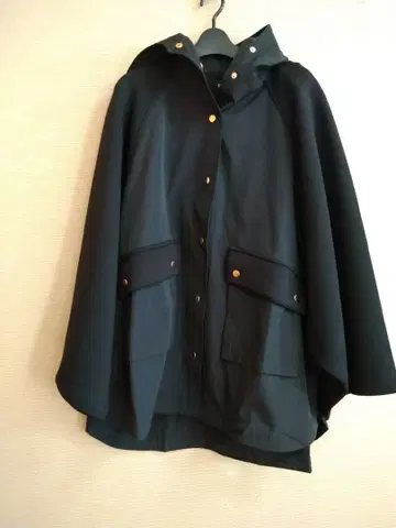 블랙 후드 부착 판초풍 코트, 케이프풍 코트