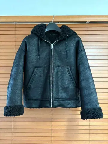 ZARA 후드 부착 보아 코트