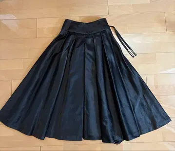 BORDERS at BALCONY 스커트