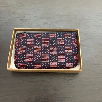 네이비와 빨간색 체크 무늬 코인 케이스