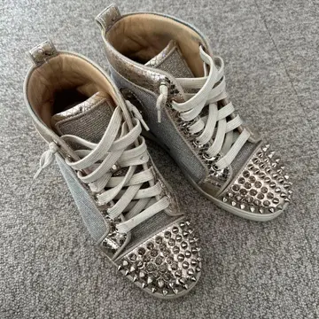 실버 스터드 하이컷 스니커즈