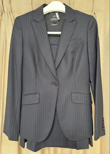 23구 네이비 스트라이프 수트 사이즈 40 봄/여름