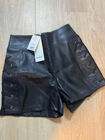 EGOIST 블랙 가죽 숏팬츠 사이즈 2