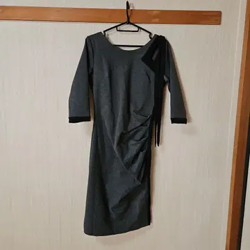 그레이 7부 소매 드레이프 디자인 원피스