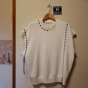 ZARA 화이트 슬리브리스 스웨터